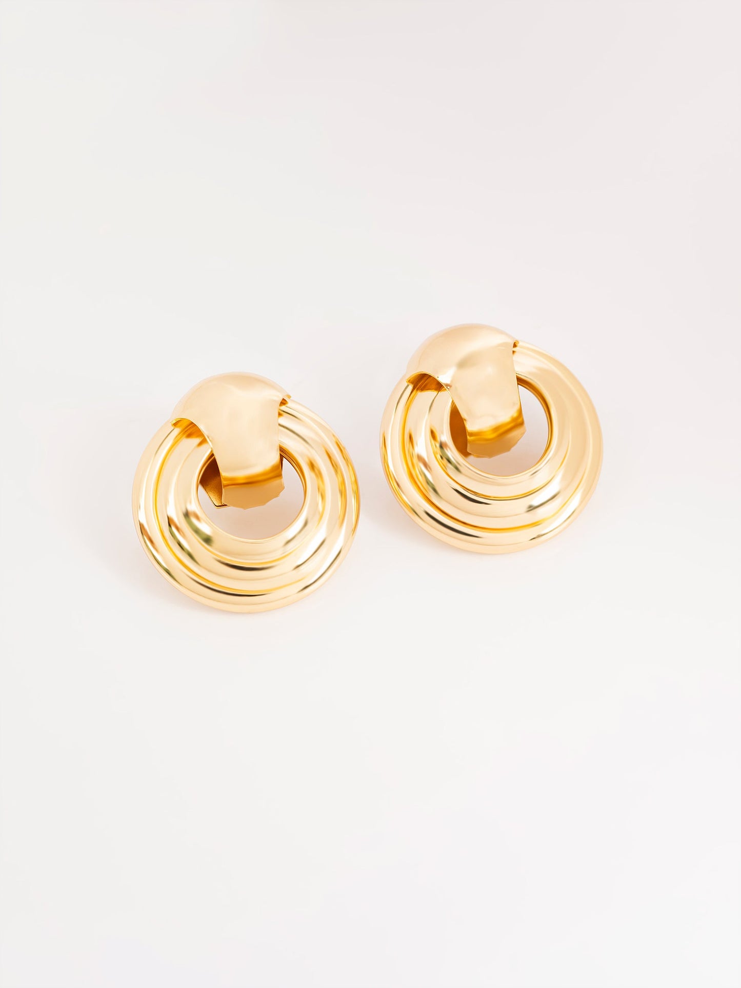 Interlocked Round Studs
