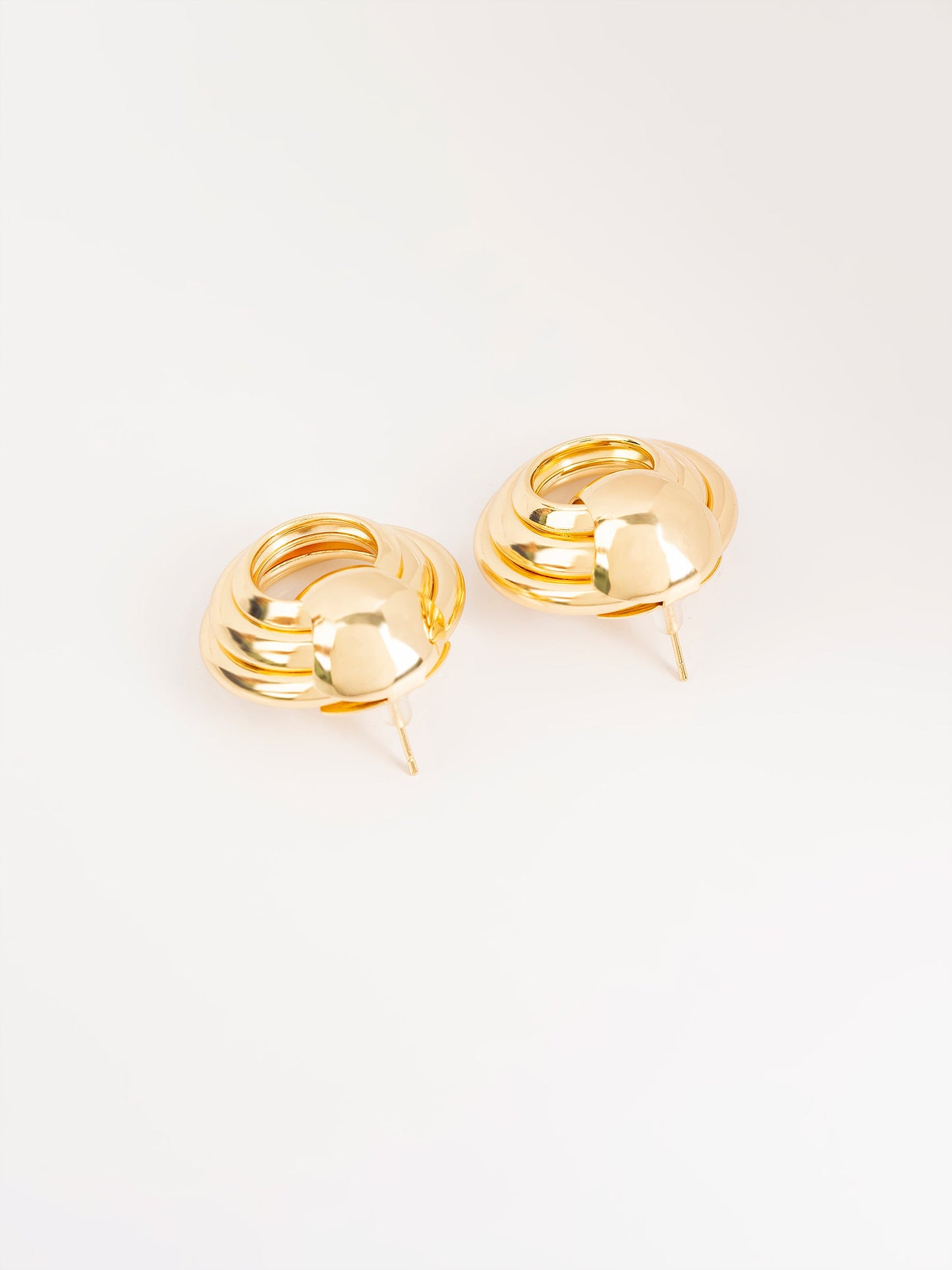Interlocked Round Studs