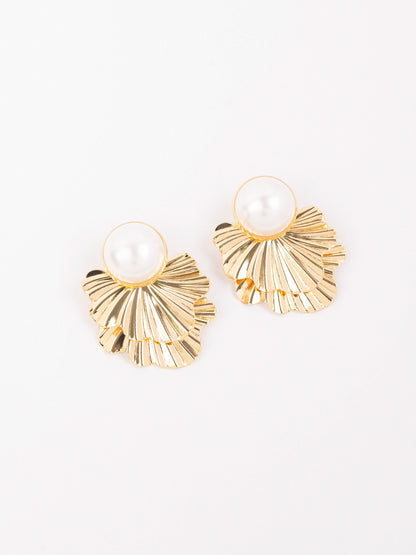 Pleats With Pearl Earrings