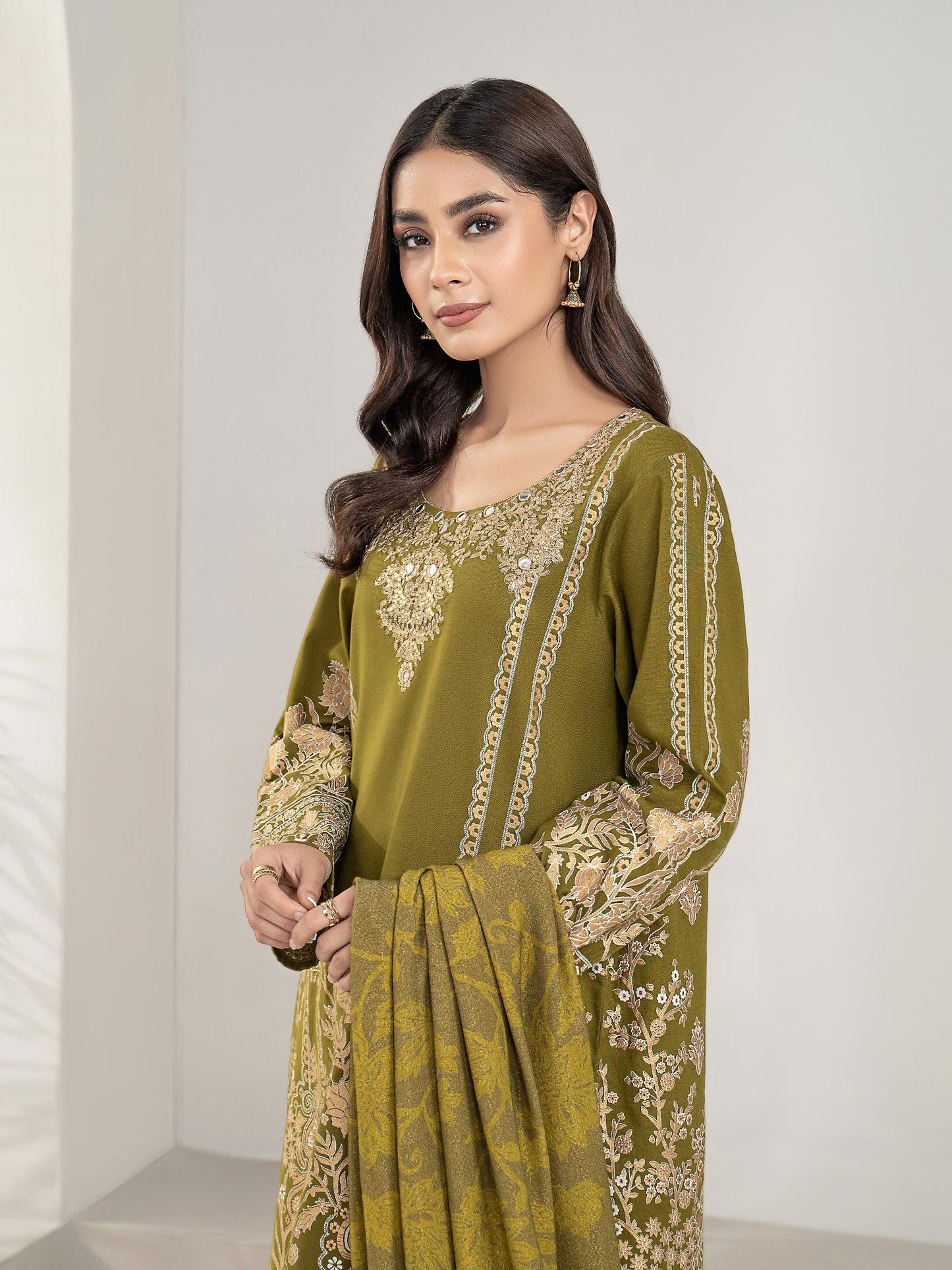 2 Piece Khaddar Suit-Embroidered (Unstitched)