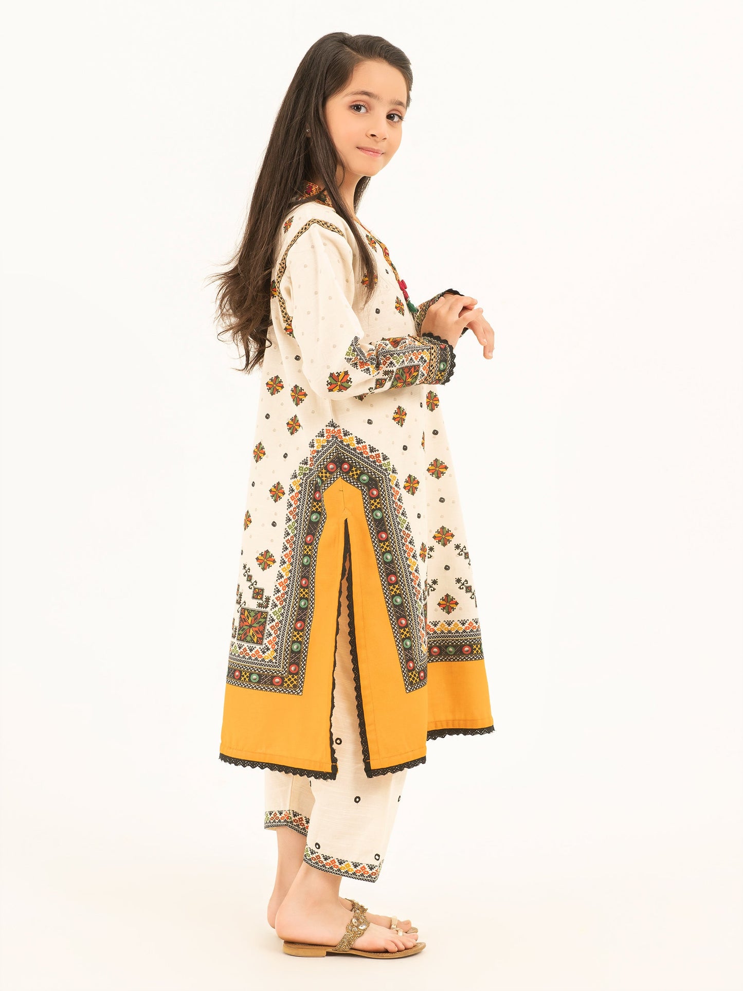 2 Piece Khaddar Suit-Embroidered (Pret)