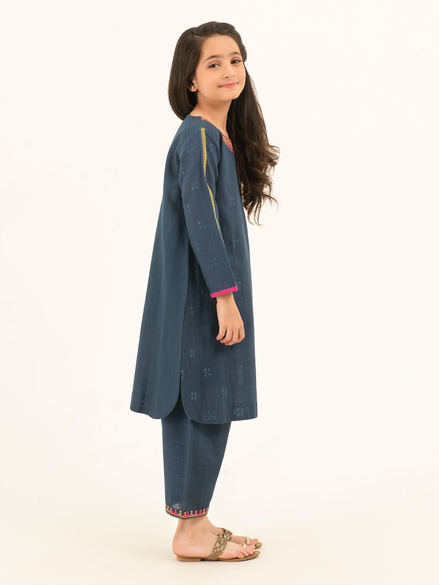2 Piece Khaddar Suit-Embroidered (Pret)