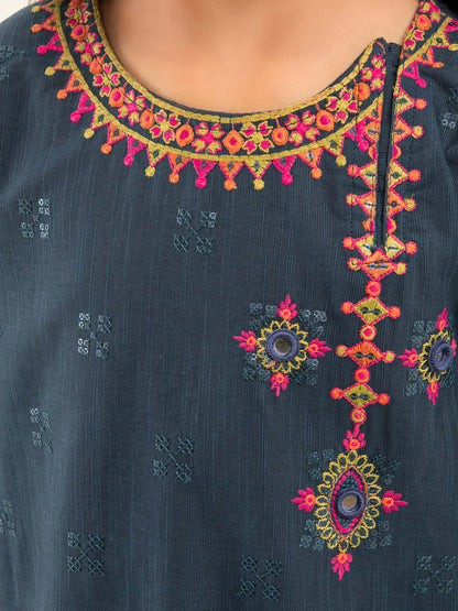 2 Piece Khaddar Suit-Embroidered (Pret)